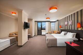 Отель Royal Park Hotel & Apartments Банско Семейный номер (для 2 взрослых и 1 ребенка)-2